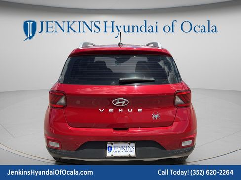 Used 2023 Hyundai Venue SEL FWD image 4