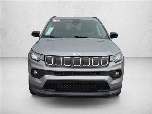 Used 2022 Jeep Compass Latitude FWD image 2