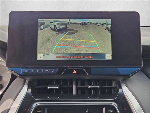 Used 2023 Toyota Venza Nightshade image 13