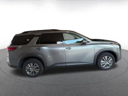Used 2025 Nissan Pathfinder SV AWD/4WD image 16