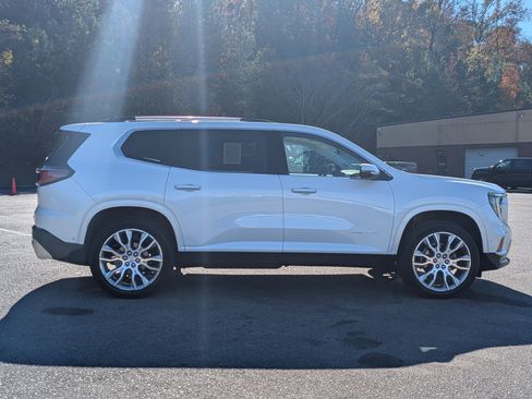 Used 2024 GMC Acadia Denali w/ Super Cruise Package image 10