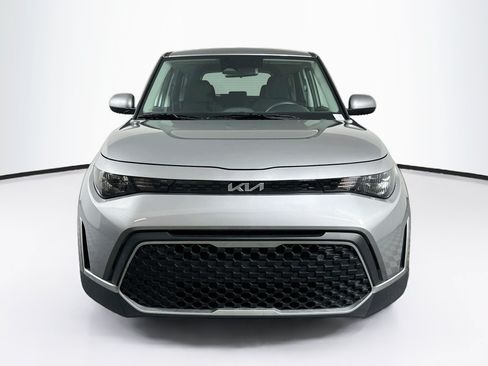 Used 2025 Kia Soul LX w/ LX Technology Package FWD image 2