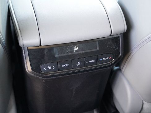 Used 2023 Toyota Highlander XLE image 27