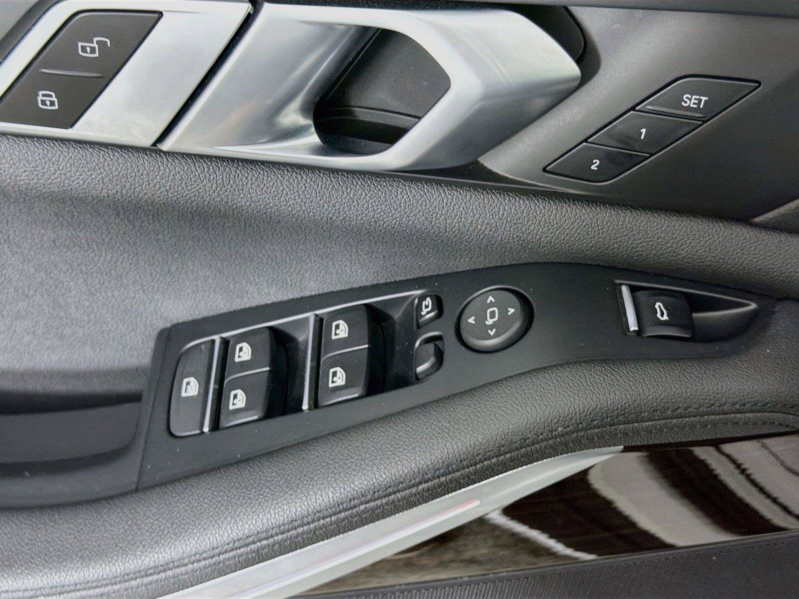 Used 2021 BMW X5 xDrive45e w/ Parking Assistance Package AWD/4WD image 18