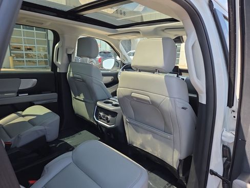 Used 2025 Ford Expedition Active AWD/4WD image 16