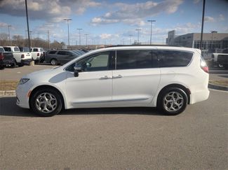 Used 2023 Chrysler Pacifica Limited video 2