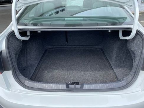 Used 2023 Volkswagen Jetta SE w/ Panoramic Sunroof Package FWD image 29