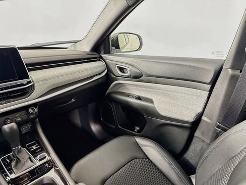 Used 2026 Jeep Compass Latitude AWD/4WD image 22