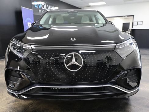 Used 2023 Mercedes-Benz EQS 580 4MATIC SUV image 4