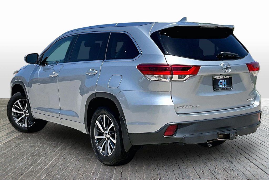 Used 2017 Toyota Highlander XLE AWD/4WD image 6