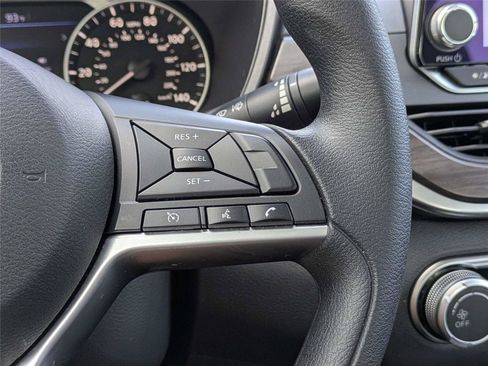 Used 2025 Nissan Altima 2.5 SV FWD image 26
