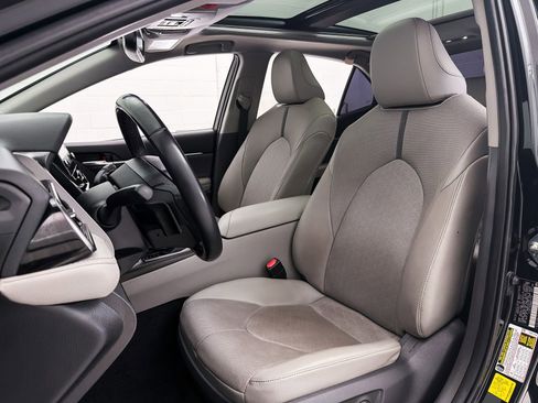 Used 2021 Toyota Camry XSE w/ Navigation Package image 23