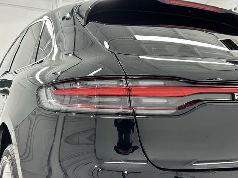 Certified 2024 Porsche Macan image 18