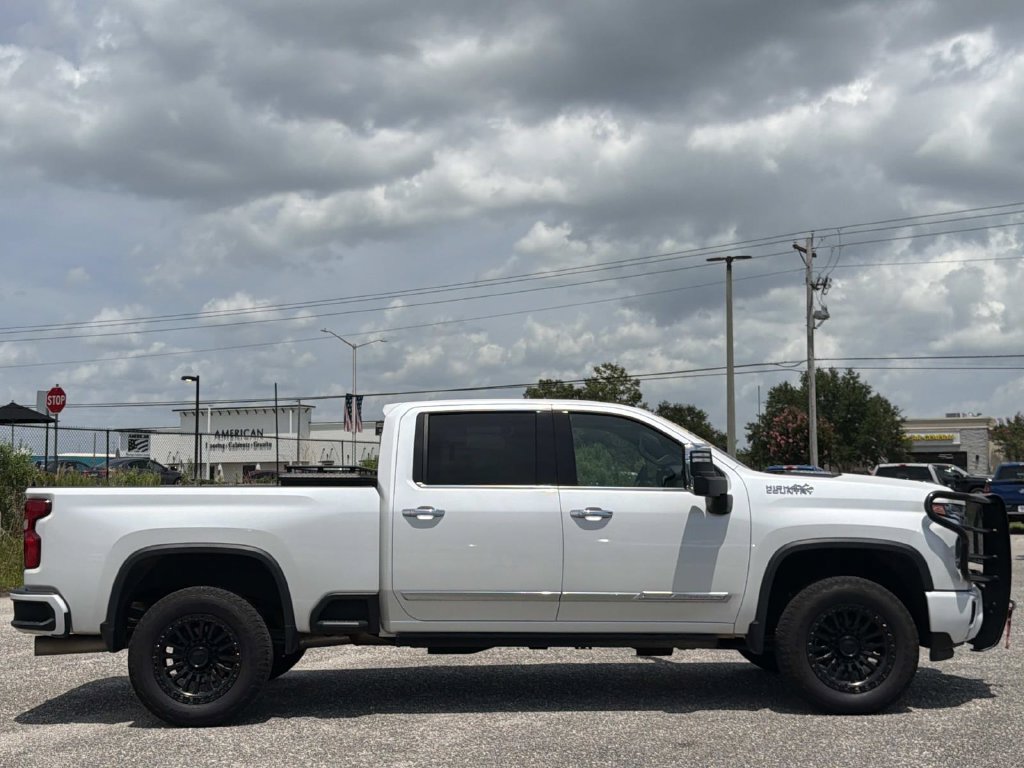 Used 2024 Chevrolet Silverado 2500 High Country w/ High Country Premium Package AWD/4WD image 8
