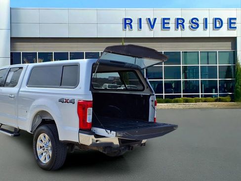 Used 2019 Ford F250 Lariat w/ Chrome Package image 31