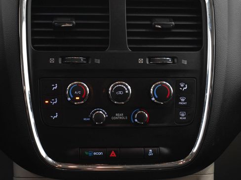 Used 2015 Dodge Grand Caravan SXT FWD image 21