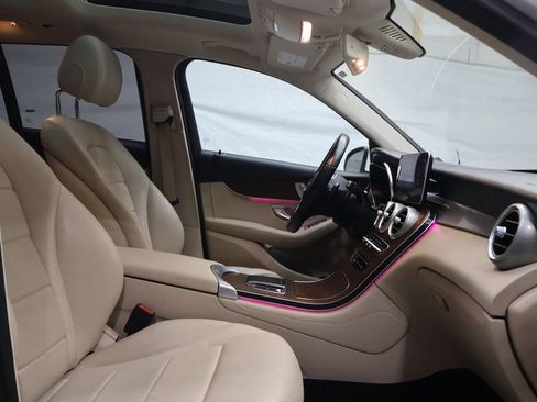 Used 2020 Mercedes-Benz GLC 350e 4MATIC w/ Premium Package image 10