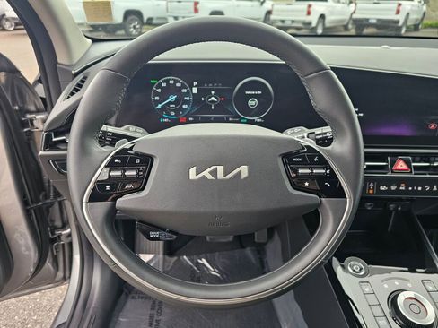 Certified 2023 Kia Niro Wind FWD image 11