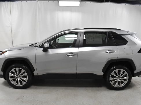 Used 2023 Toyota RAV4 XLE Premium image 9