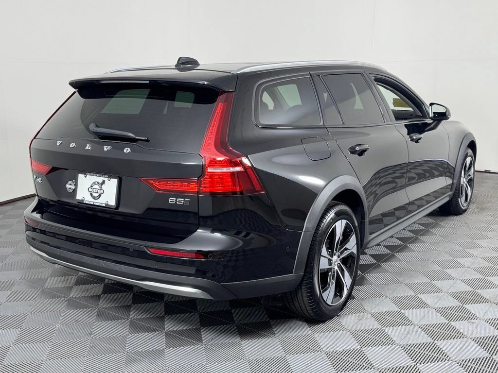 Certified 2025 Volvo V60 B5 Cross Country Plus AWD/4WD image 6