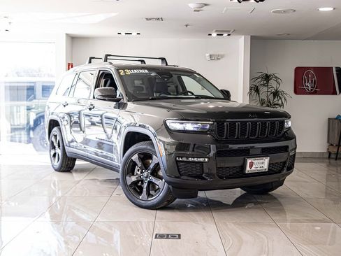 Used 2023 Jeep Grand Cherokee L Limited w/ Black Appearance Package image 7