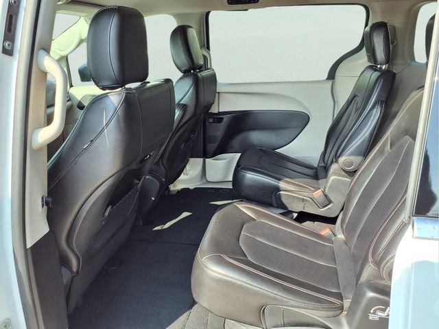 Used 2023 Chrysler Pacifica Touring-L FWD image 20
