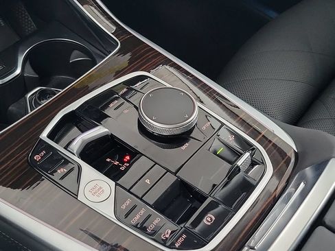 New 2027 BMW X7 xDrive40i AWD/4WD image 13