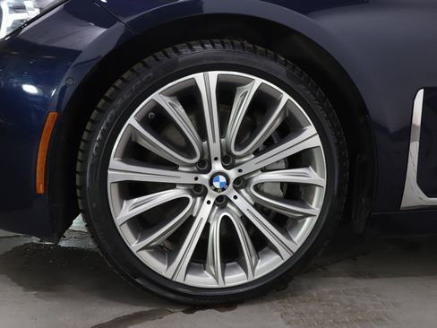 Used 2020 BMW 750i xDrive w/ Executive Package AWD/4WD image 37