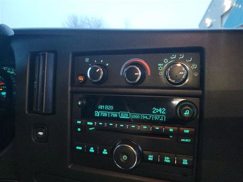 Used 2016 Chevrolet Express 3500 Extended image 9