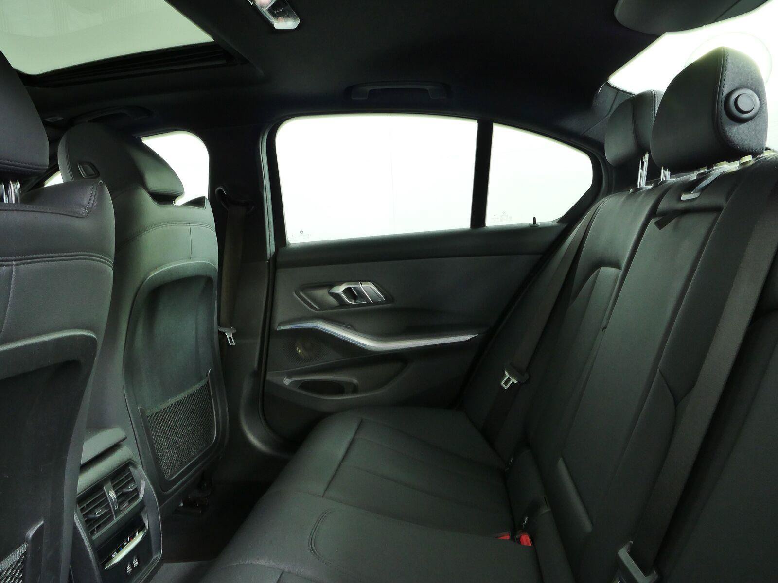 Used 2021 BMW 330i Sedan RWD image 17
