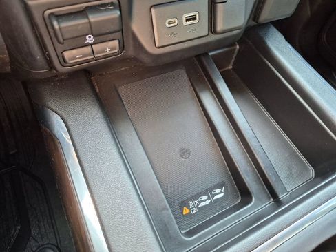 Used 2022 GMC Sierra 1500 SLT w/ SLT Premium Plus Package AWD/4WD image 21