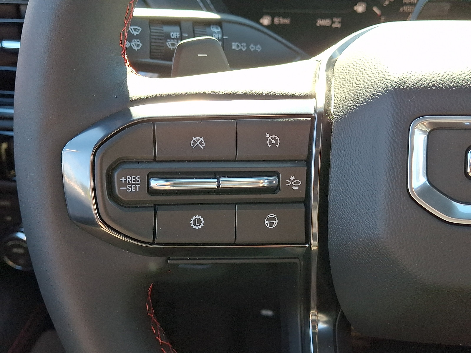Used 2026 GMC Yukon AT4 Ultimate w/ LPO, Floor Liner Package AWD/4WD image 27