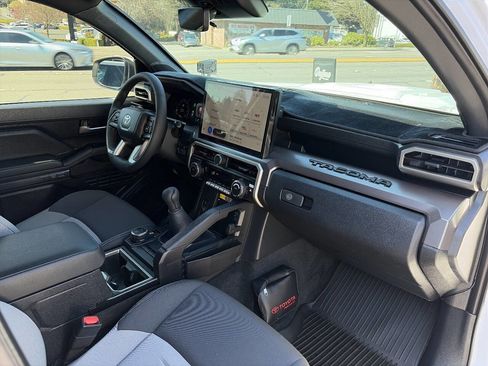 Used 2024 Toyota Tacoma TRD Sport w/ TRD Sport Upgrade Package image 21