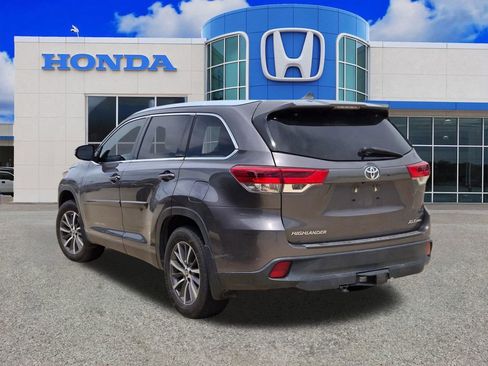 Used 2019 Toyota Highlander XLE AWD/4WD image 5