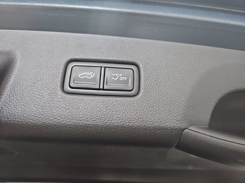 Used 2024 Kia Carnival EX FWD image 13