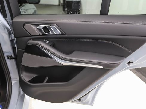 New 2026 BMW X5 xDrive40i w/ M Sport Package image 24