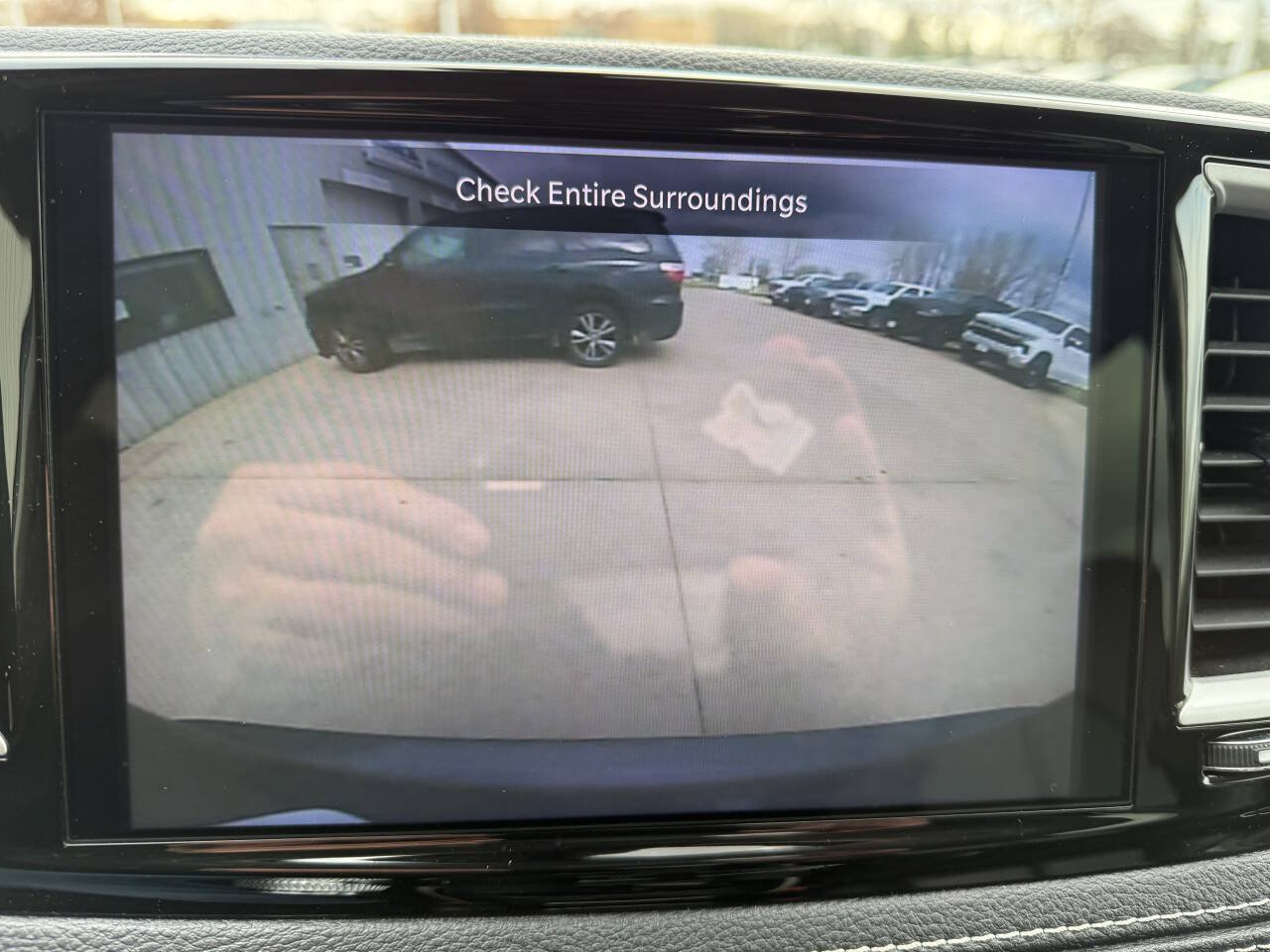 Used 2023 Chrysler Pacifica Touring-L AWD/4WD image 19