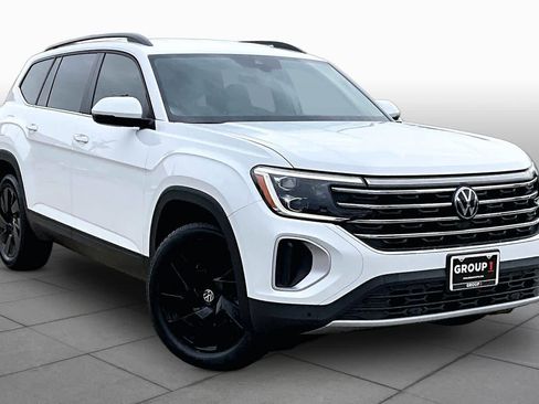 Used 2024 Volkswagen Atlas SE FWD image 3