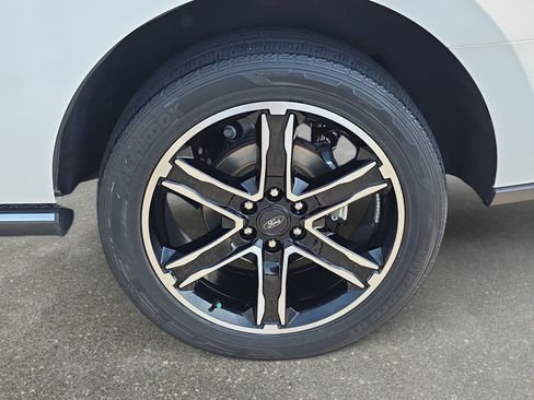 Used 2021 Ford Expedition Limited image 33