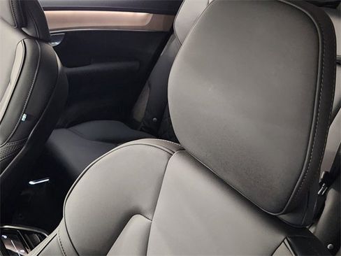 Used 2025 Volvo XC90 B5 Plus image 15