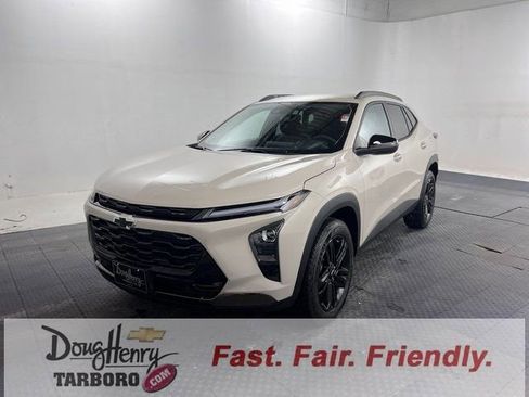 New 2026 Chevrolet Trax ACTIV w/ Driver Confidence Package image 1