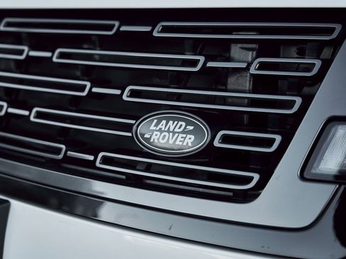 Used 2024 Land Rover Range Rover Long Wheelbase SE image 8