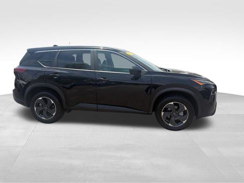 Used 2025 Nissan Rogue SV FWD image 4