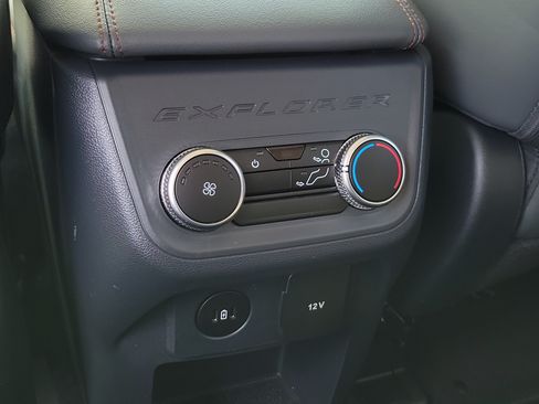 Used 2026 Ford Explorer Active w/ Active Comfort Package RWD image 19