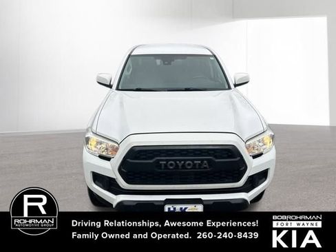 Used 2019 Toyota Tacoma SR image 6