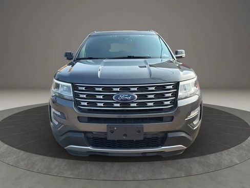 Used 2017 Ford Explorer XLT w/ Equipment Group 201A image 2