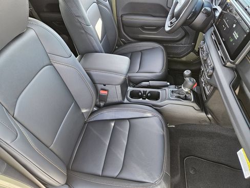 New 2026 Jeep Gladiator Sport AWD/4WD image 17