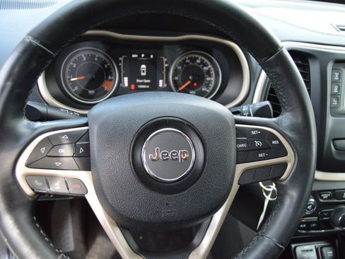 Used 2015 Jeep Cherokee Latitude image 9