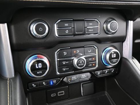 Used 2024 GMC Yukon SLT w/ SLT Luxury Package RWD image 29
