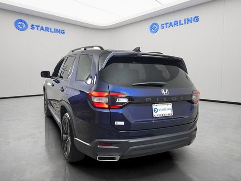 Used 2025 Honda Pilot Sport image 5